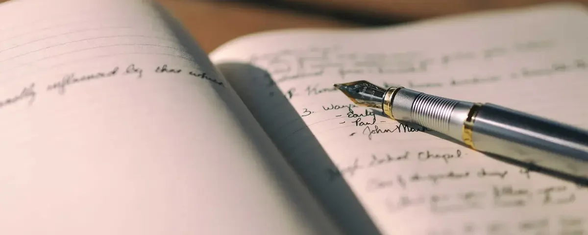 alt="scrittura e penna"